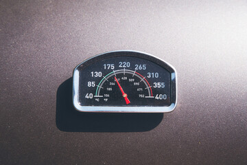 Temperature of BBQ grill displayed on the cover. temperature gauge of bbq, 170 degrees ready for...