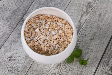 Raw oats in the bowl