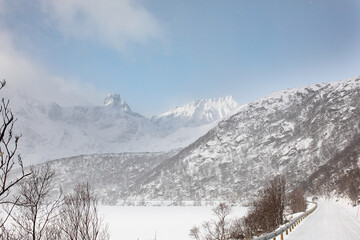 Obraz premium A snowy mountain road in Norway. 