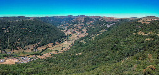 Obraz premium Brezons (Cantal, France) - Site de Vidèche - Belvédère sur la vallée de Brezons et le Plomb du Cantal