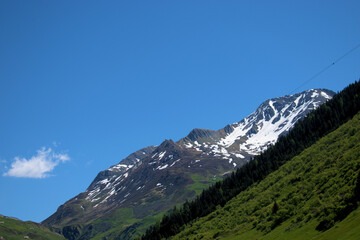 Obraz premium Bergpanorama am Oberalppass in der Schweiz 21.5.2020