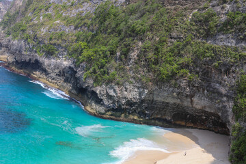 Manta Bay or Kelingking Beach on Nusa Penida Island, Bali, Indonesia. Amazing  view, white sand beach with rocky mountains and azure lagoon with clear water of Indian Ocean 