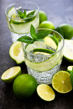Gin tonic with lemon, mint and cucumber