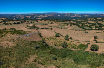 Fototapeta na wymiar Espinasse (Cantal, France) - Vue aérienne depuis la table d'orientation
