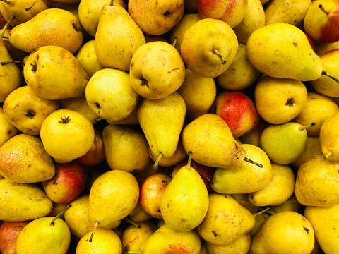 yellow pears on market stall