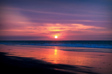 Fototapeta na wymiar Atardecer en la playa de Tonsupa, Esmeraldas - Ecuador. Sunset at Tonsupa