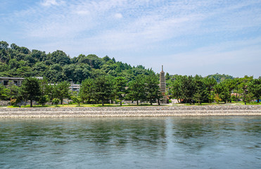 京都の宇治川と宇治公園