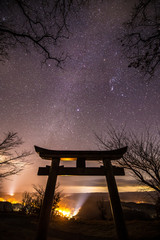 鳥居と星
