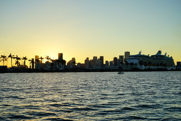 Fototapeta premium Miami downtown and beach at sun set 