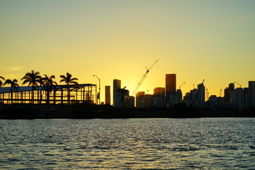 Obraz premium Miami downtown and beach at sun set