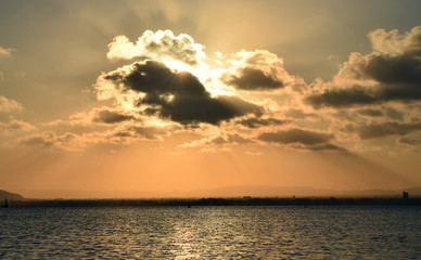 atardecer en el mar mediterraneo