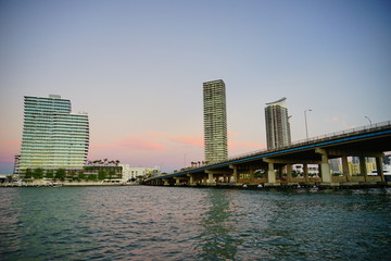 Obraz premium Miami downtown and beach at sun set 