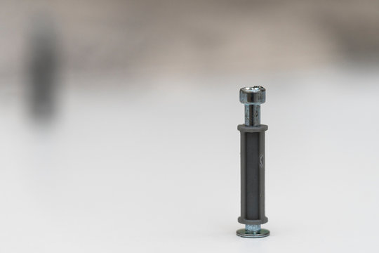 Minifix, or as it is also called, an eccentric coupler, a fairly common type of fastener for assembling furniture from chipboard