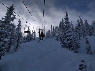 Fototapeta na wymiar ski lift 