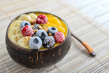 Mango smoothie bowl