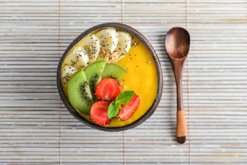 Mango smoothie bowl