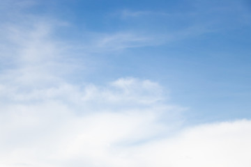 Obraz premium Clear blue color sky with white cloud background