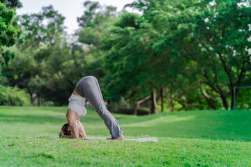 Healthy women doing yoga in the moring at the park . concept healthy and outdoor activity.