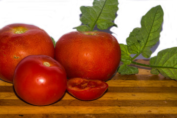Fototapeta na wymiar apples on a wooden table