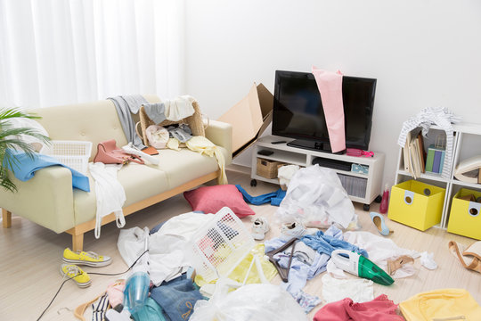 散らかった部屋 Stock 写真 Adobe Stock