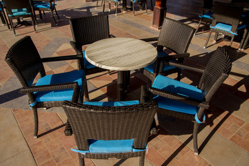 outdoor restaurant tables and chairs