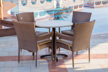 outdoor restaurant tables and chairs