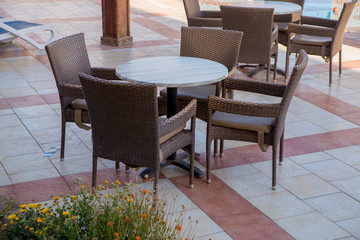 outdoor restaurant tables and chairs