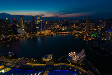 Fototapeta na wymiar Sunset Singapore Marina Bay rooftop view with urban skyscrapers at night