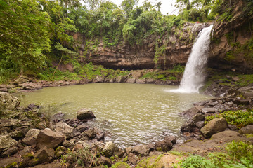Obraz premium Wide angle landscape of Cascada Blanca and pool