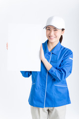 メッセージボードを持つ女性