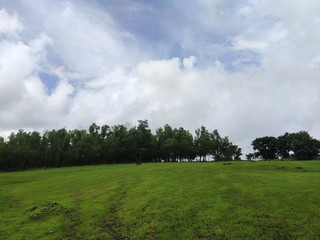 Naklejka premium clouds over the field