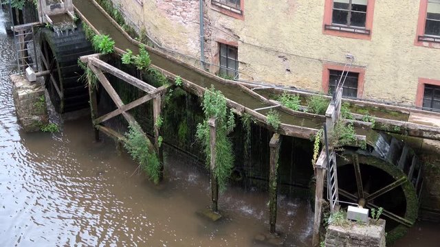 Wasserrad in Saarburg, Wasserkraft, Umleitung des Wassers durch die Stadt