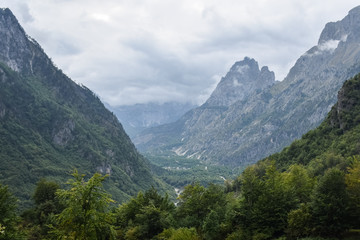 Fototapeta na wymiar beautiful mountain scenery in the Valbone nature park