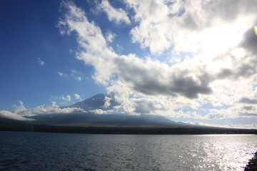 Mt.Fuji from Lake Yamanaka in Yamanashi, JAPAN
山中湖からの富士山、山梨県、日本