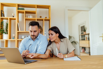 Obraz premium Successful business team at work. Group of young business people working.