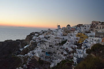 Oia auf Santorini im Abendrot