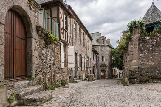 cit&eacute;e m&eacute;di&eacute;vale, Moncontour