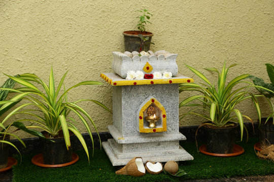 Thulasi Pot  Made in Single Stone