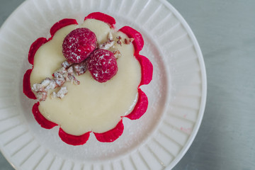 cake with strawberries