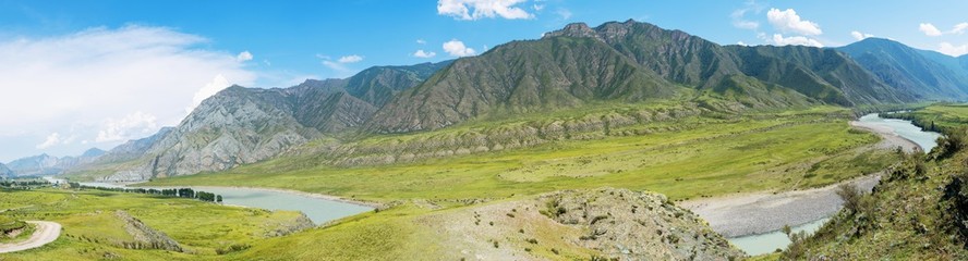 Fototapeta na wymiar panoramic view of the Altay mountains, near Inegen, Russia