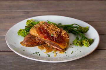 Duck breast fillets with caramelized onion and broccoli