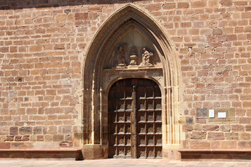 Fototapeta na wymiar Church of Ezcaray, a beautiful town in La Rioja (Spain)