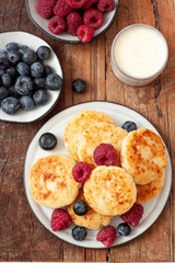Cottage cheese pancakes with raspberries and blueberries. 