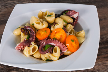 Pasta with octopus and yellow tomatoes