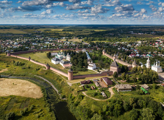 Obraz premium Panoramic aerial view of ancient city Suzdal and Saviour Monastery of St. Euthymius at sunny day. Golden ring of Russia, Vladimir region. Aerial drone photo.