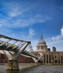 Fototapeta premium A view across the River Thames to St. Paul's Cathedral and the skyline of London, UK.