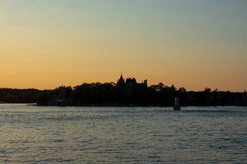 Fototapeta premium Sunset over the castle on the river