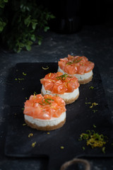 Savoury cheesecake with salmon and onion 