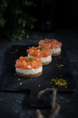 Savoury cheesecake with salmon and onion 