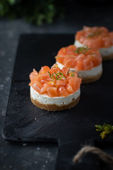 Savoury cheesecake with salmon and onion 